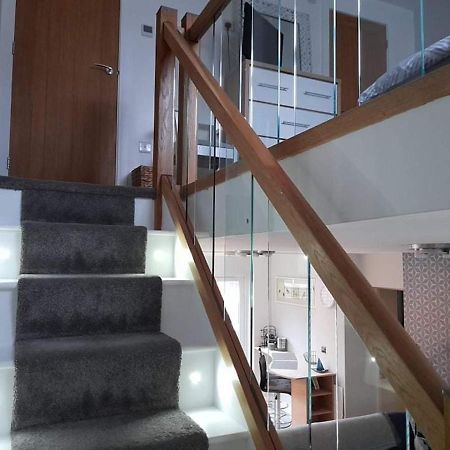 Outstanding Modern 1-Bed House In Chippenham Чипенхэм Экстерьер фото