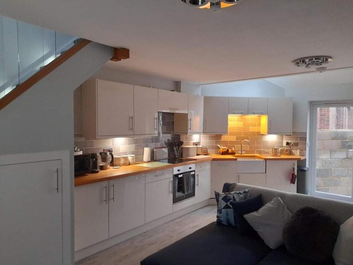 Outstanding Modern 1-Bed House In Chippenham Чипенхэм Экстерьер фото